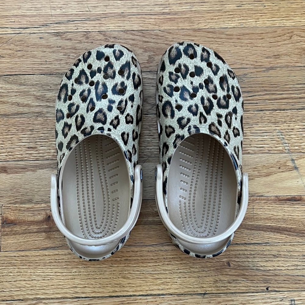 Crocs Classic Clog, Leopard Print size Women's 8